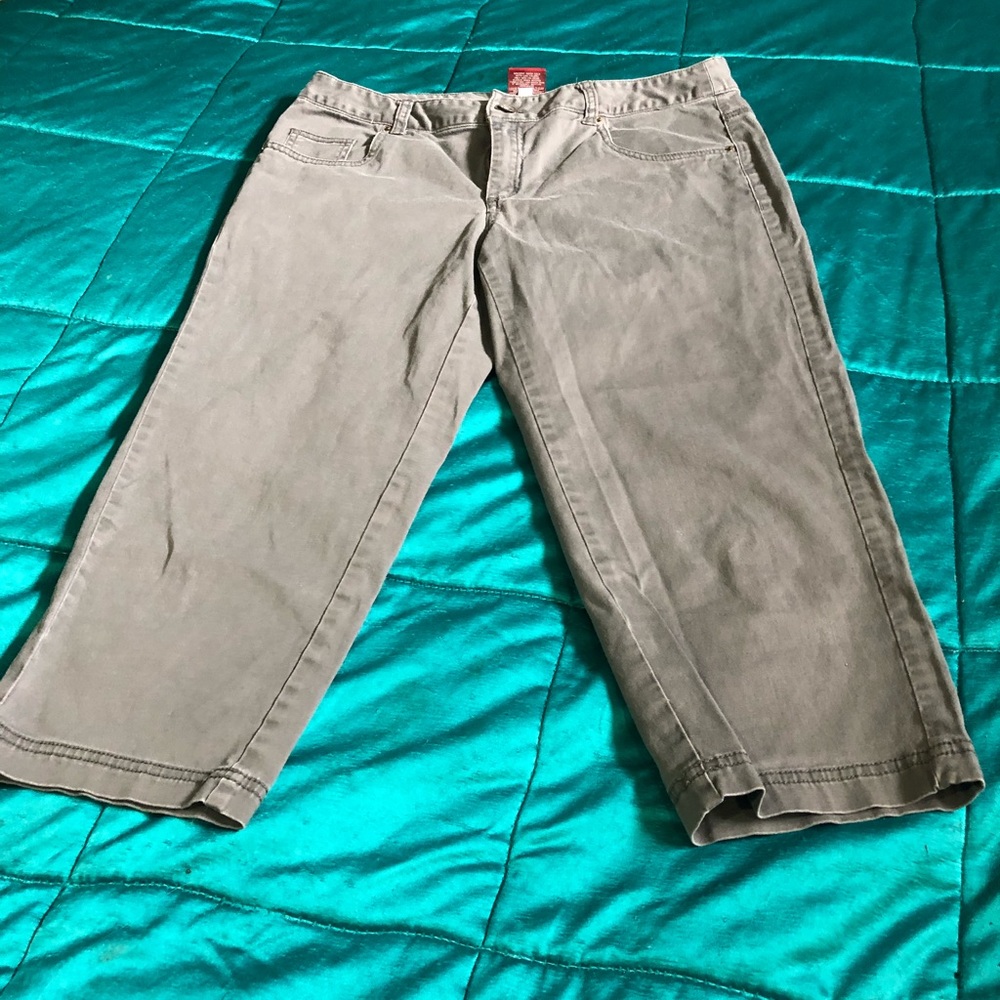 3/$33-Verona grey stretch capris